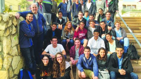 אהויי, פיראטים בתיכון - חינוך  בשוהם