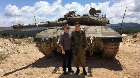 פשוט שריונר: לא פחות - הרבה יותר! ראיון ספונטני עם דוד ותומר הורושובסקי - כתבות מגזין  בשוהם