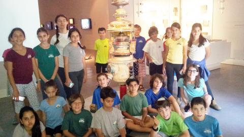 תלמידי אבן חן מבקרים במוזיאון - חינוך  בשוהם