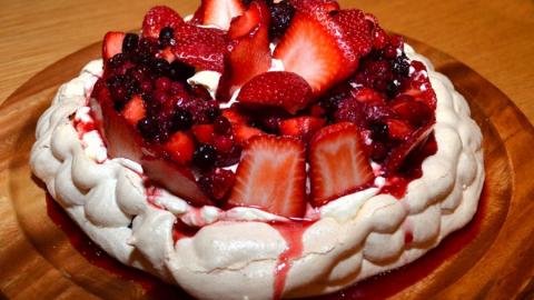 עוגת פבלובה - מתכונים ובישול  בשוהם