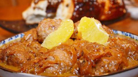 כדורי ברווז ברוטב בצל ותפוזים - מתכונים ובישול  בשוהם