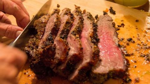 תחתיות ארטישוק במילוי בשר על מצע סלרי ואפונה עדינה ורוסטביף - מתכונים ובישול  בשוהם