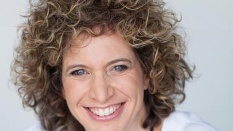 תיק תקשורת ראיון עם אליענה פישלר, סמנכ"ל תקשורת של התעשייה האווירית - כתבות מגזין  בשוהם