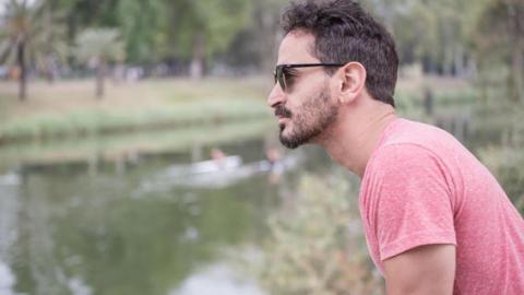 קומיקאי מחפש משמעות - כתבות מגזין  בשוהם