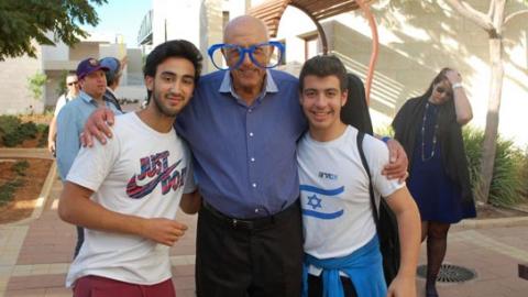 הנדבן היהודי המקסיקני אדוארדו כוכב הגיע לחנוכת בית המדרש של שלהבת - אומרים ש... בשוהם