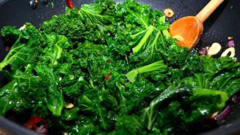 קייל בתיבול אסייתי - מתכונים ובישול  בשוהם