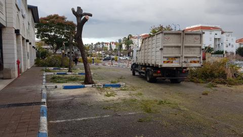 סגירת החניה הגדולה של המרכז המסחרי. - חדשות בשוהם