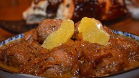 כדורי ברווז ברוטב בצל ותפוזים - מתכונים ובישול  בשוהם