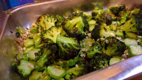 פרחי ברוקולי צלויים בשום - מתכונים ובישול  בשוהם