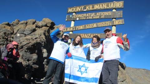 בדרך לגינס מטפסים על הקילימנג'רו - כתבות מגזין  בשוהם