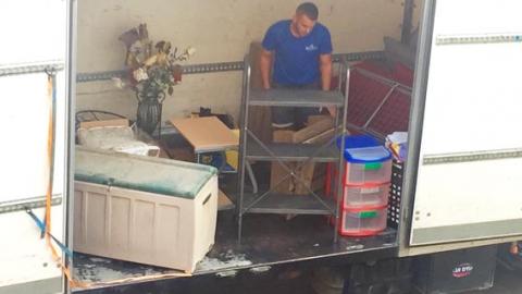 כי אדם יוצא מהבית והבית אינו יוצא מן האדם - טורים אישיים בשוהם