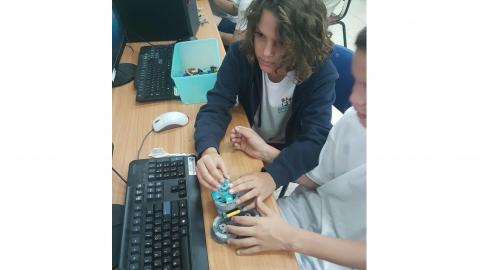 פרוייקט רובוטיקה בניצנים - חינוך  בשוהם