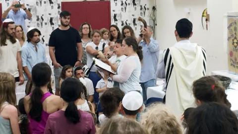 “כולם וכולן מתפללים ביחד“ בקהילה ישראלית שיוויונית שוהם - חינוך  בשוהם