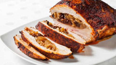 חזה הודו ממולא בפירות יבשים - מתכונים ובישול  בשוהם