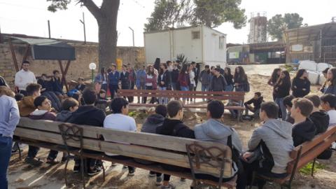 שכבה ט’ מחטיבת יהלו"ם מבקרת במרכז רטורנו - חינוך  בשוהם