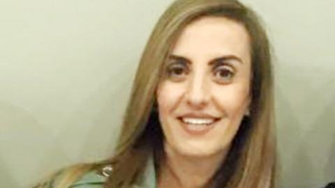 מוציאה שדים  מהארון - צרכנות  בשוהם