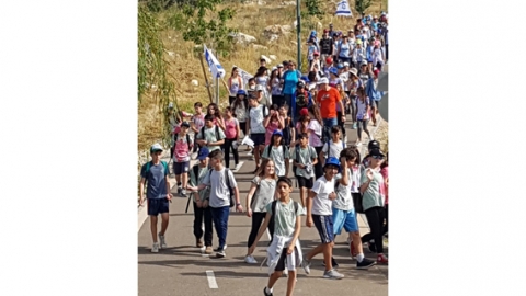 צעדת אביב בבית הספר רבין - חינוך  בשוהם