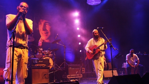 מופע מחווה לזכר מאיר אריאל - טיולים ובילויים לכל המשפחה בשוהם