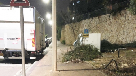 בדיקת מתנדבי עמותת אור ירוק: ברוב המדידות שנעשו בשוהם נמצאו מדרכות שאינן עומדות בתקן - חדשות בשוהם