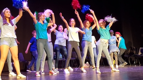 מגמת תיאטרון יהל"ום עולה על הגל - חינוך  בשוהם