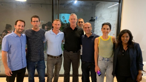 יו"ר כחול לבן בני גנץ במפגש צעירים בשוהם. - חדשות בשוהם