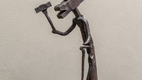 פתיחת התערוכה "יחסים" של חרש הברזל יובל תלם ביקב יפתחאל - טיולים ובילויים לכל המשפחה בשוהם