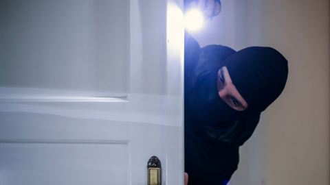 הפורץ נמלט, אבל השאיר מאחריו את הרכב - חדשות בשוהם