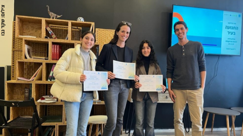 במקום הראשון בתחרות האומנות הארצית: דניאל נגר, תלמידת אמית נחשון - חינוך  בשוהם