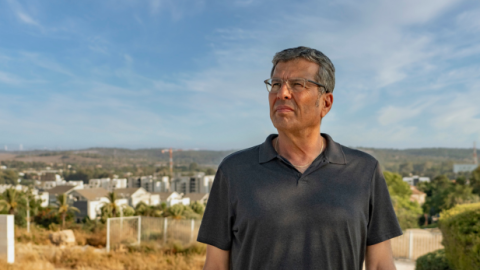 אז למה לו פוליטיקה עכשיו? - כתבות מגזין  בשוהם