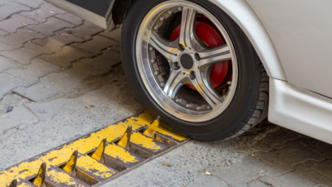 תקלה בדוקרנים ביציאה הדרומית משוהם גרמה לתקר במספר כלי רכב - חדשות בשוהם